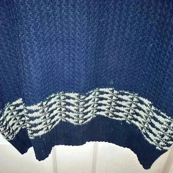 100% Wool Knit Ladies Sweater V Neck Long Sleeve Made in Italy Blue‎ White - Picture 3 of 7